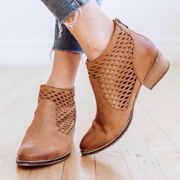 Anthropologie Seychelles Waypoint Tan Booties perforated laser size 8 leather - Picture 3 of 8